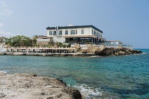 Shayna Beach Club