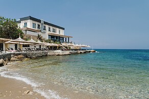 Shayna Beach Club