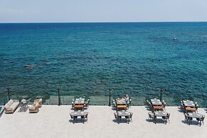Shayna Beach Club