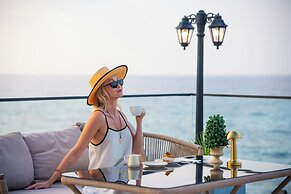 Shayna Beach Club