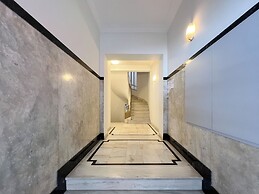 Modern apartment near Lycabettus hill with balcony