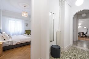 Modern apartment near Lycabettus hill with balcony