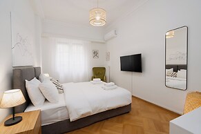 Modern apartment near Lycabettus hill with balcony