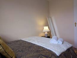 Tranquil Retreat in Ely City Center
