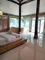Green Tree House Villa Ubud