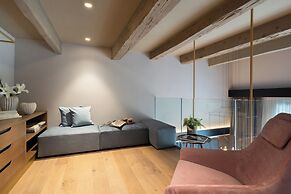Arts & Crafts Apartments