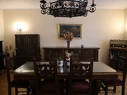 Kesletz House