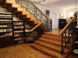 Kesletz House
