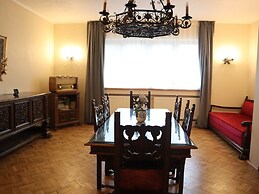 Kesletz House