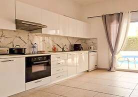 Sunshine Apartment in Pafos