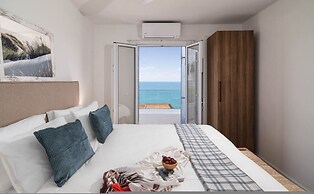 Moonlight Villas Seafront Private Estate