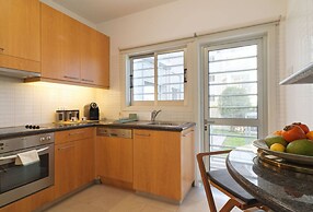 City Seafront Haven - 2 Bed Luxury Apartment