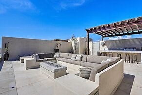 Luxe Cabo Condo w/ Ocean Views + Amenities!