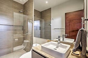 Luxe Cabo Condo w/ Ocean Views + Amenities!