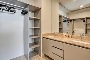 Luxe Cabo Condo w/ Ocean Views + Amenities!