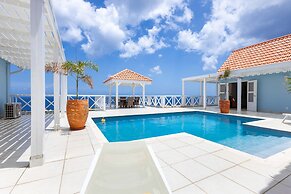 Ocean Whisper Villa in Sint Willibrordus