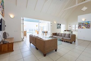 Ocean Whisper Villa in Sint Willibrordus