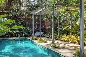Modern 2BR w Pool Near Candolim and Coco Beach