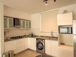 Modern 2BR w Pool Near Candolim and Coco Beach