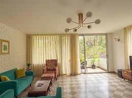 Modern 2BR w Pool Near Candolim and Coco Beach