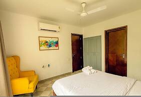 Modern 2BR w Pool Near Candolim and Coco Beach