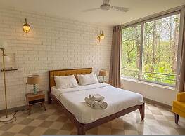 Modern 2BR w Pool Near Candolim and Coco Beach