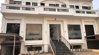 Sapphire Hotel & Banquet
