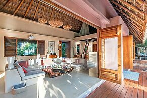 Anana Casa Cantarena Beachfront Meals Included