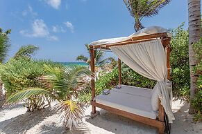 Anana Casa Cantarena Beachfront Meals Included