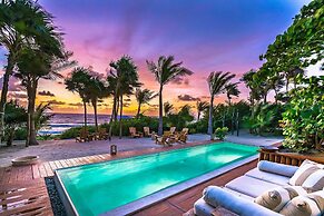 Anana Casa Cantarena Beachfront Meals Included