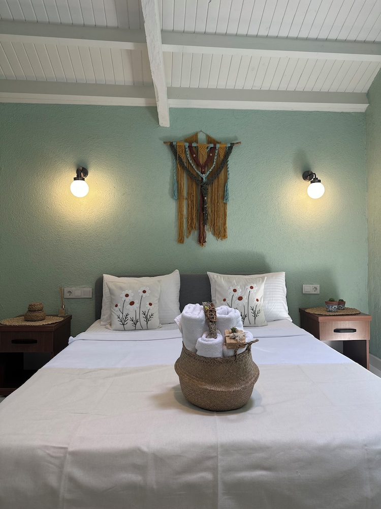 Hanole Macaron Guest House