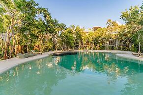 Anana Yaaxlum 105 S Oasis Pool and Jacuzzi