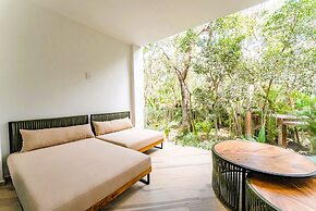 Anana Yaaxlum 105 S Oasis Pool and Jacuzzi