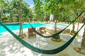 Anana Yaaxlum 105 S Oasis Pool and Jacuzzi