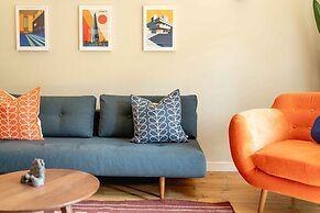 Serene Garden Flat - Steps From Tower Bridge