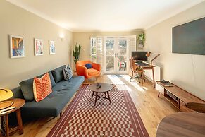 Serene Garden Flat - Steps From Tower Bridge