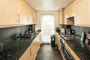 Serene Garden Flat - Steps From Tower Bridge