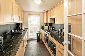 Serene Garden Flat - Steps From Tower Bridge