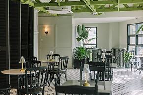 Legacy Hill Hotel