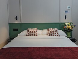 Legacy Hill Hotel