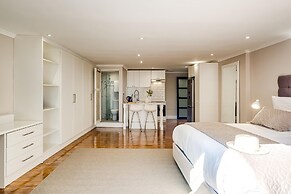 2bed Apt 5min Walk From Camps Bay Central Escape