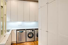 2bed Apt 5min Walk From Camps Bay Central Escape