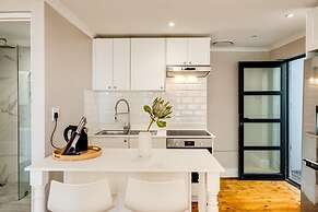 2bed Apt 5min Walk From Camps Bay Central Escape