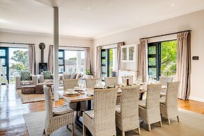 2bed Apt 5min Walk From Camps Bay Central Escape