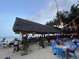 The New Big Tree Beach Resort