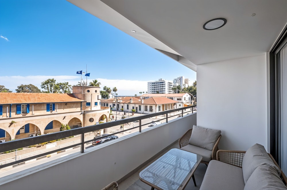 Finikoudes Marina View 102