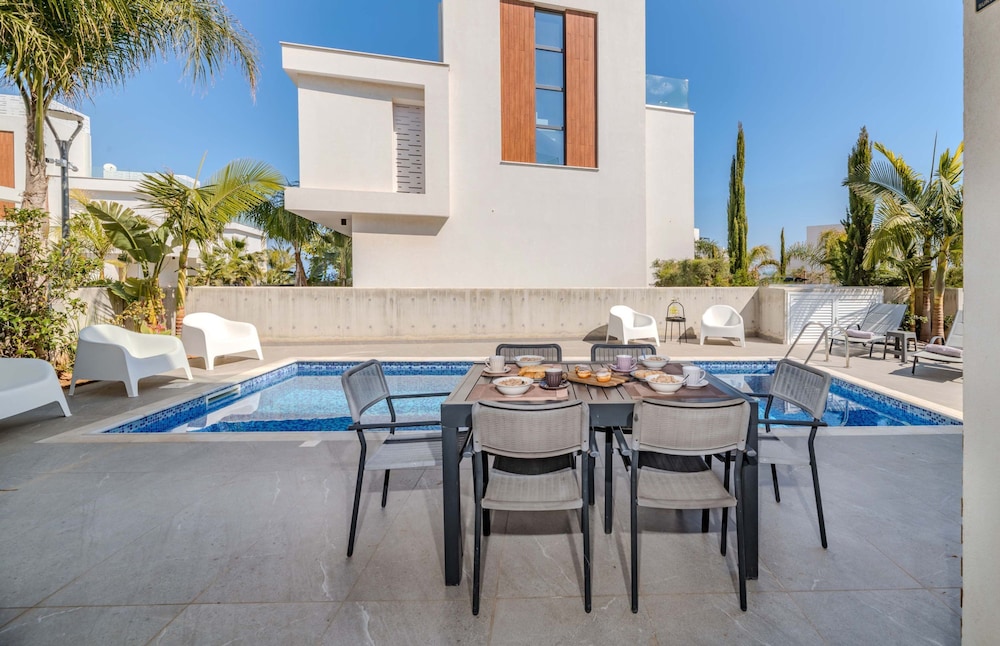 By The Beach - Aura Villa