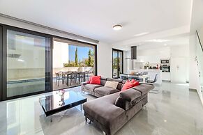 By The Beach - Aura Villa