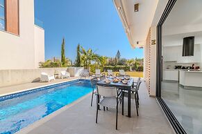 By The Beach - Aura Villa