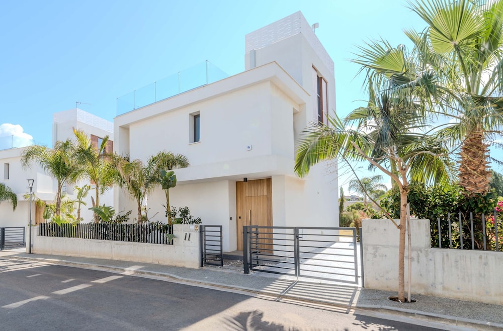 By The Beach - Aura Villa